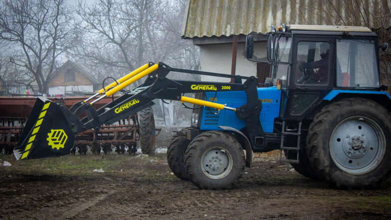 Трактор марки МТЗ 82, укомплектованный КУНом