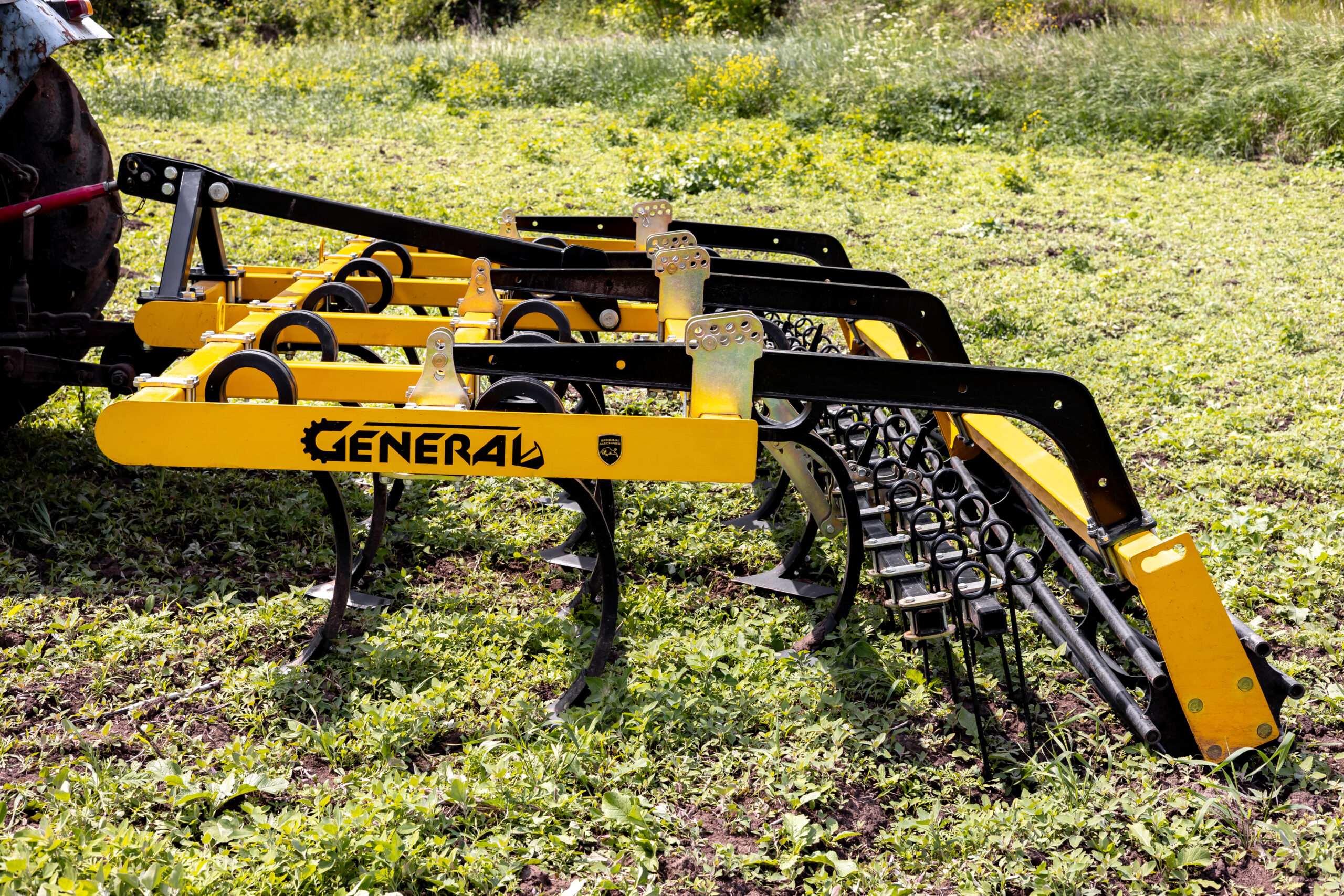 Cultivator solid hinged 3-row General KNS 4 (on a two-row rack) Cultivator solid hinged 3-row General KNS 4 (on a two-row rack)