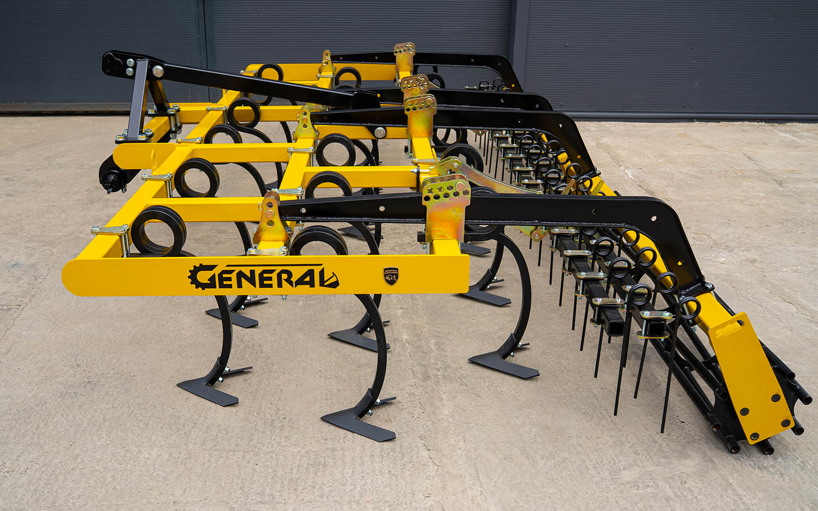 Cultivator solid hinged 3-row General KNS 4 (on a two-row rack) Cultivator solid hinged 3-row General KNS 4 (on a two-row rack)