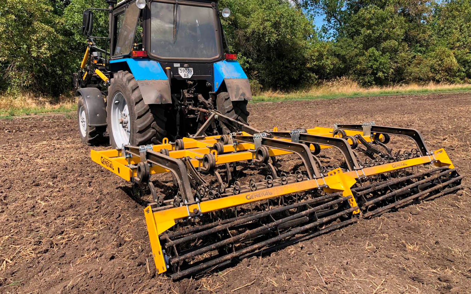 Cultivator solid hinged 3-row General KNS 4 (on a two-row rack) Cultivator solid hinged 3-row General KNS 4 (on a two-row rack)
