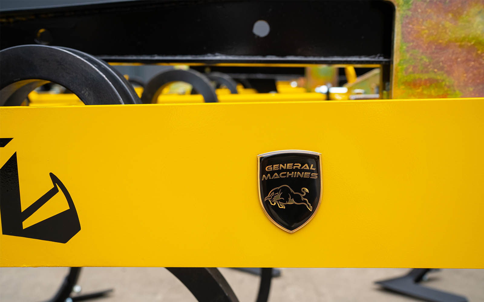 Cultivator solid hinged 3-row General KNS 4 (on a two-row rack) Cultivator solid hinged 3-row General KNS 4 (on a two-row rack)