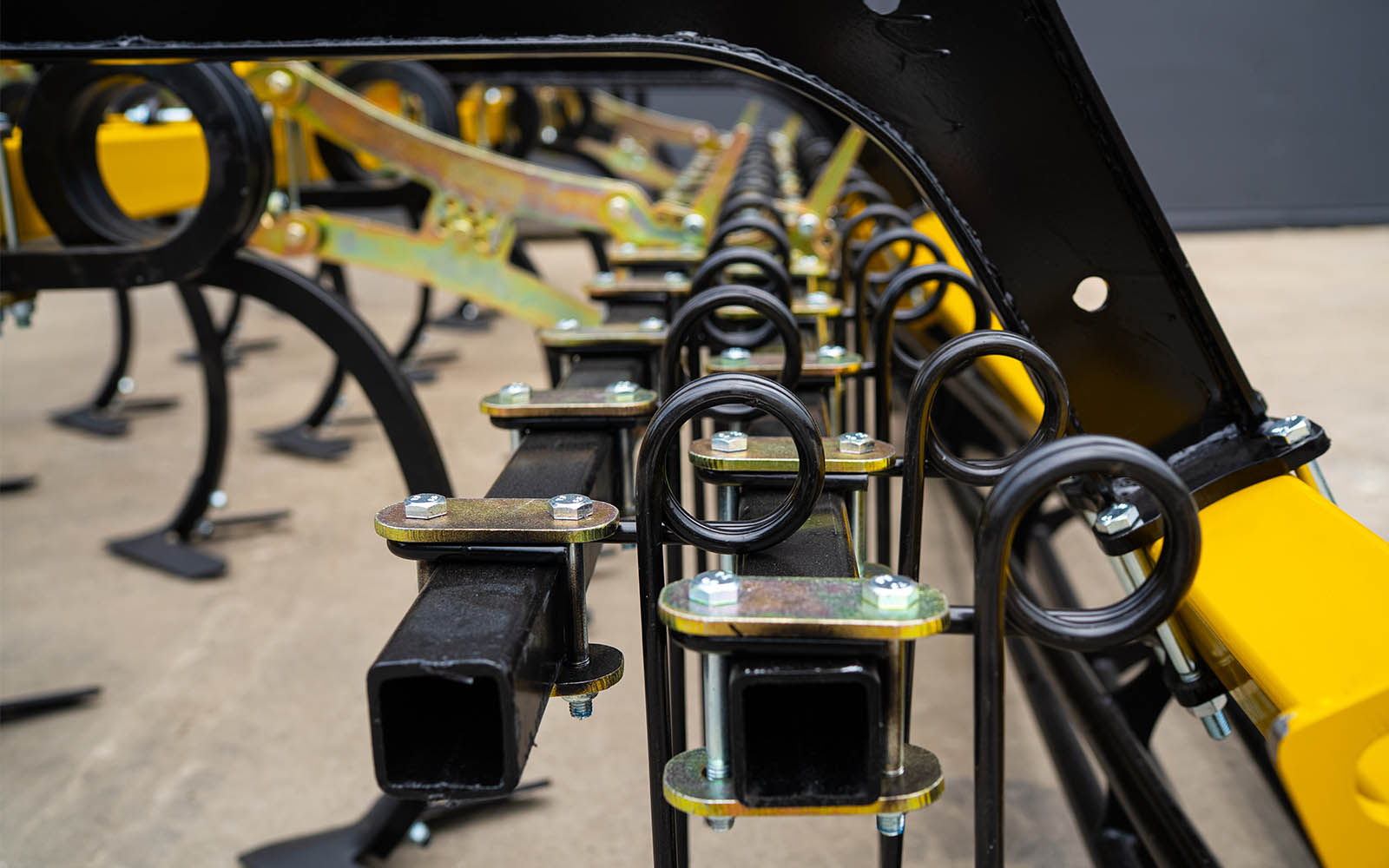 Cultivator solid hinged 3-row General KNS 4 (on a two-row rack) Cultivator solid hinged 3-row General KNS 4 (on a two-row rack)