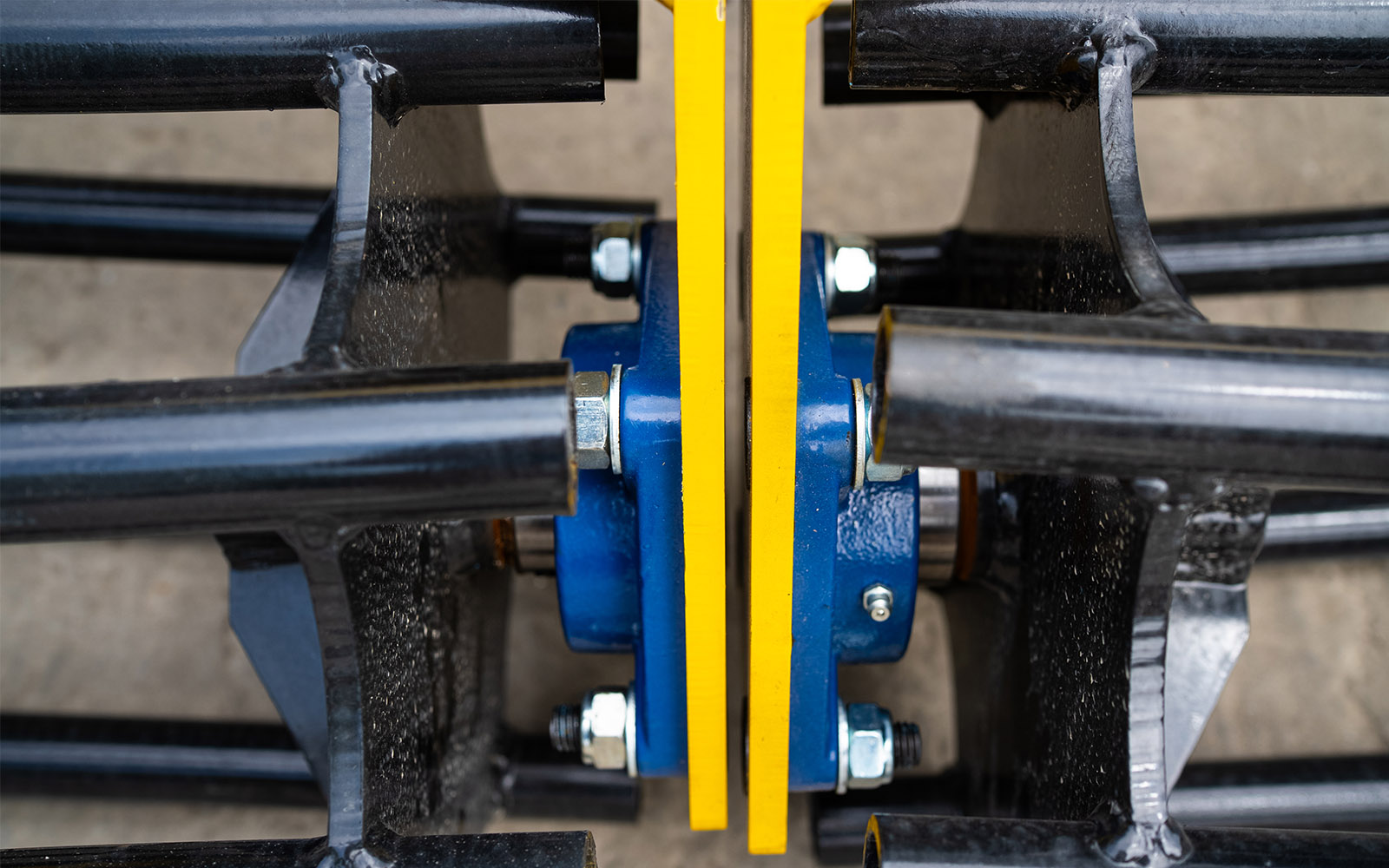 Cultivator solid hinged 3-row General KNS 4 (on a two-row rack) Cultivator solid hinged 3-row General KNS 4 (on a two-row rack)