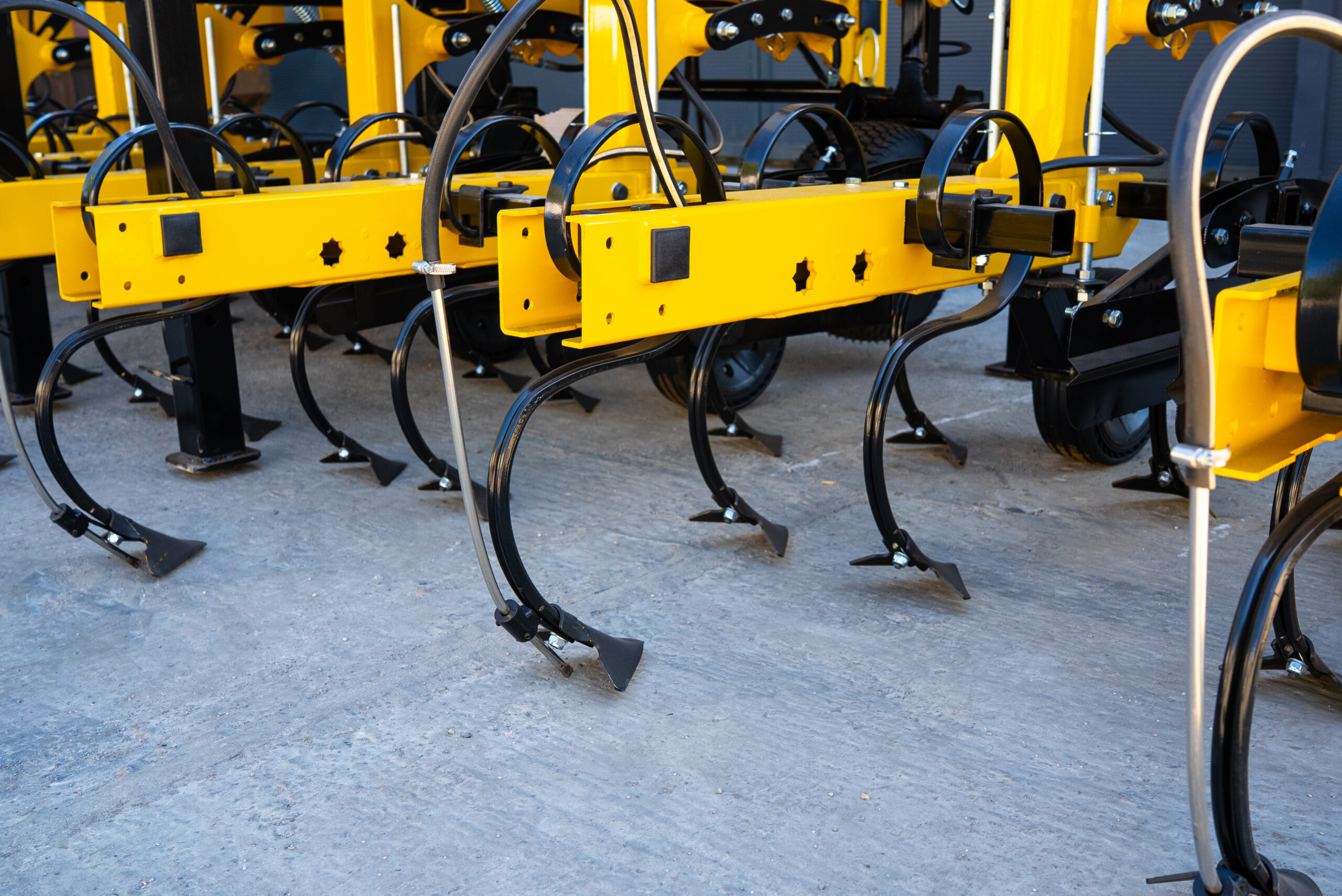 Прополочный культиватор General КРН 5.6м с бочкой для жидких удобрений Прополочный культиватор General КРН 5.6м с бочкой для жидких удобрений