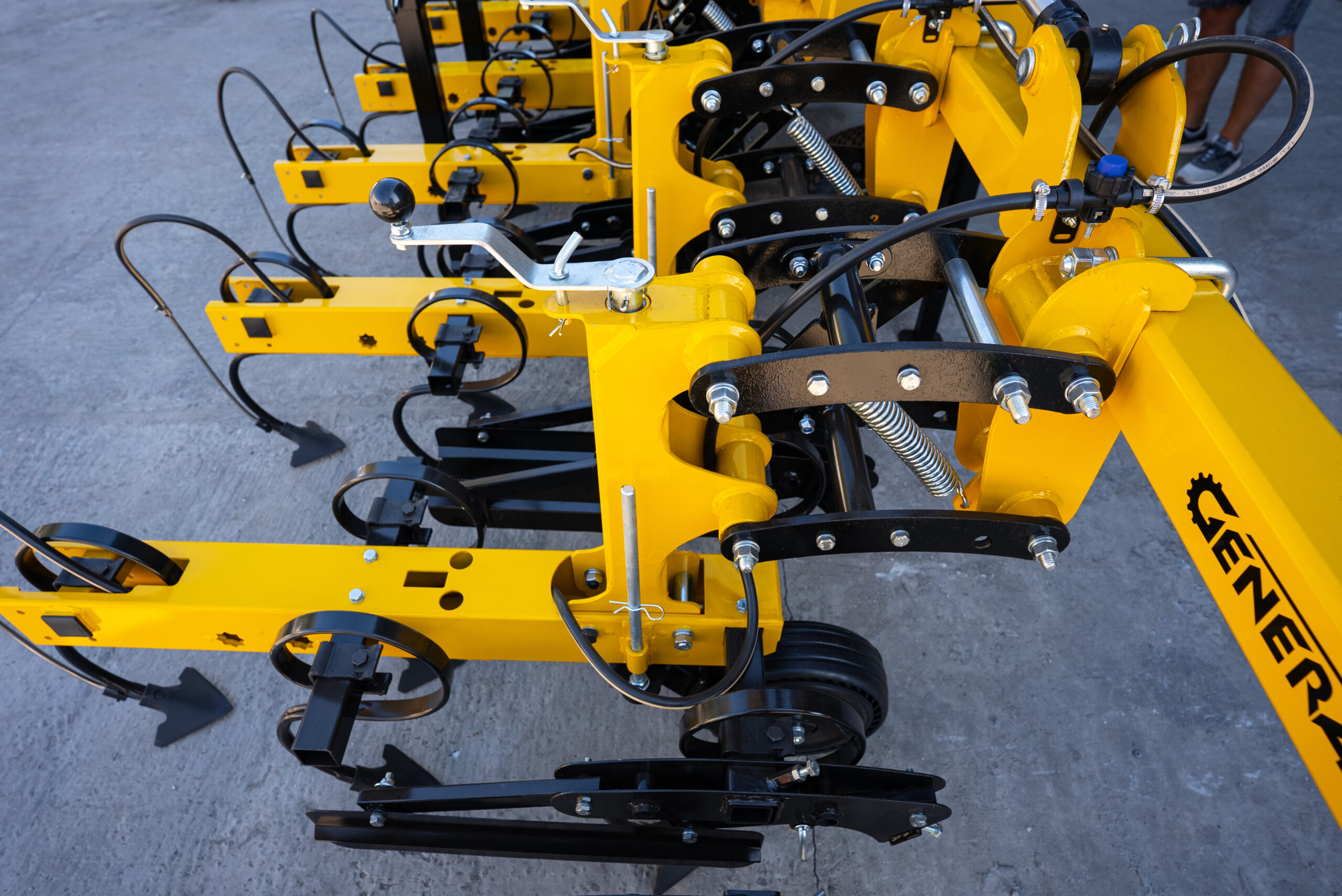 Прополочный культиватор General КРН 5.6м с бочкой для жидких удобрений Прополочный культиватор General КРН 5.6м с бочкой для жидких удобрений