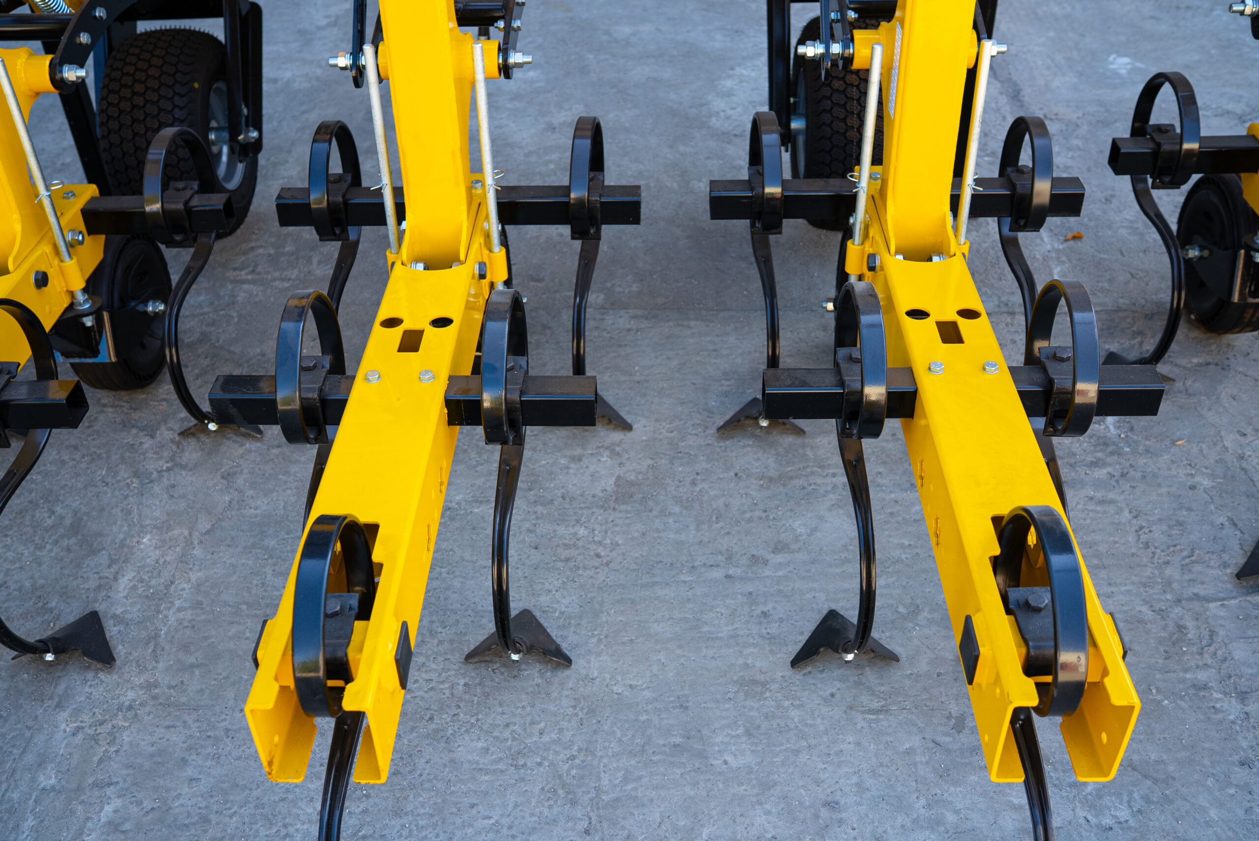 Прополочный культиватор General КРН 5.6м на сплошной раме с бочкой для жидких удобрений Прополочный культиватор General КРН 5.6м на сплошной раме с бочкой для жидких удобрений