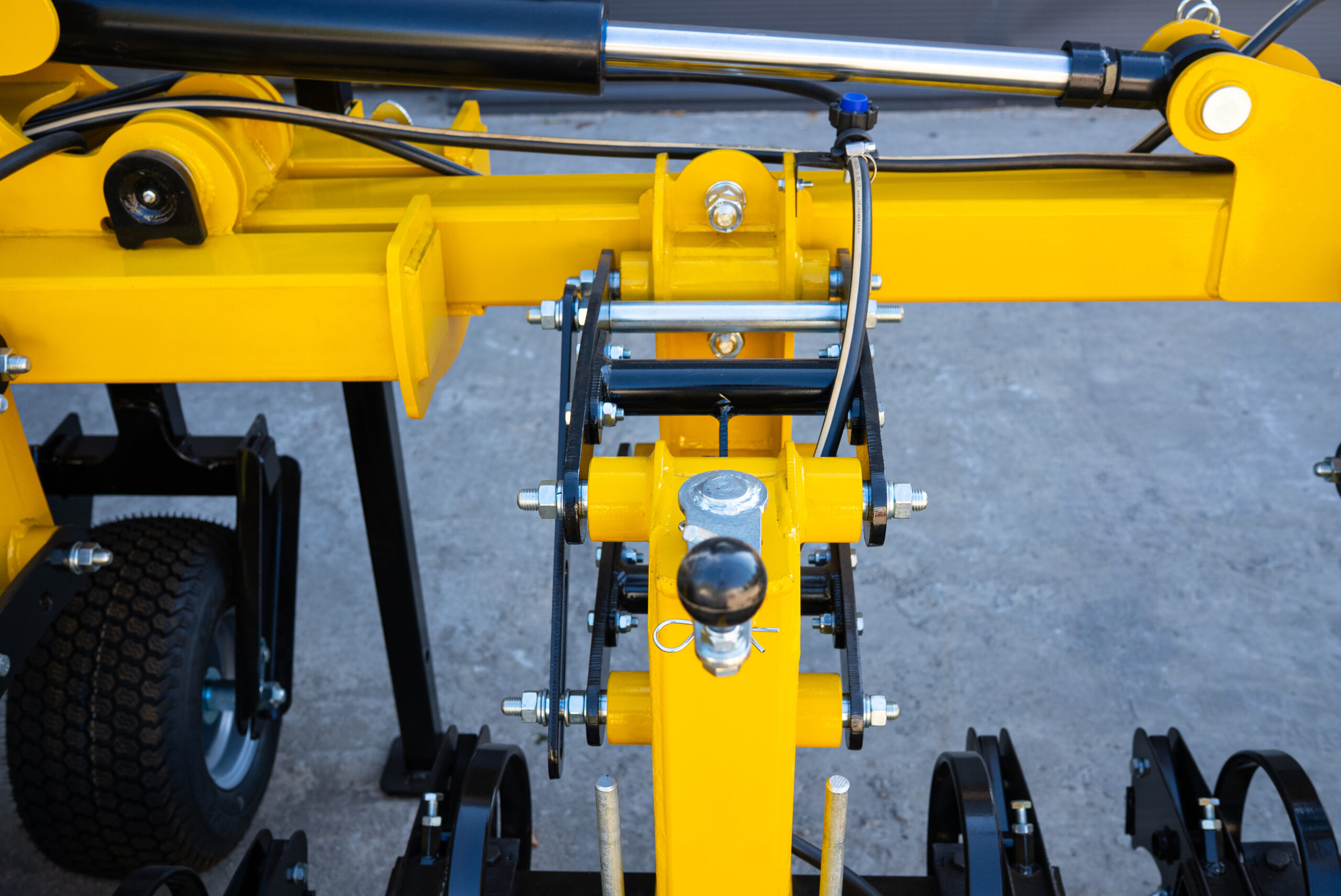 Прополочный культиватор General КРН 5.6м с бочкой для жидких удобрений Прополочный культиватор General КРН 5.6м с бочкой для жидких удобрений