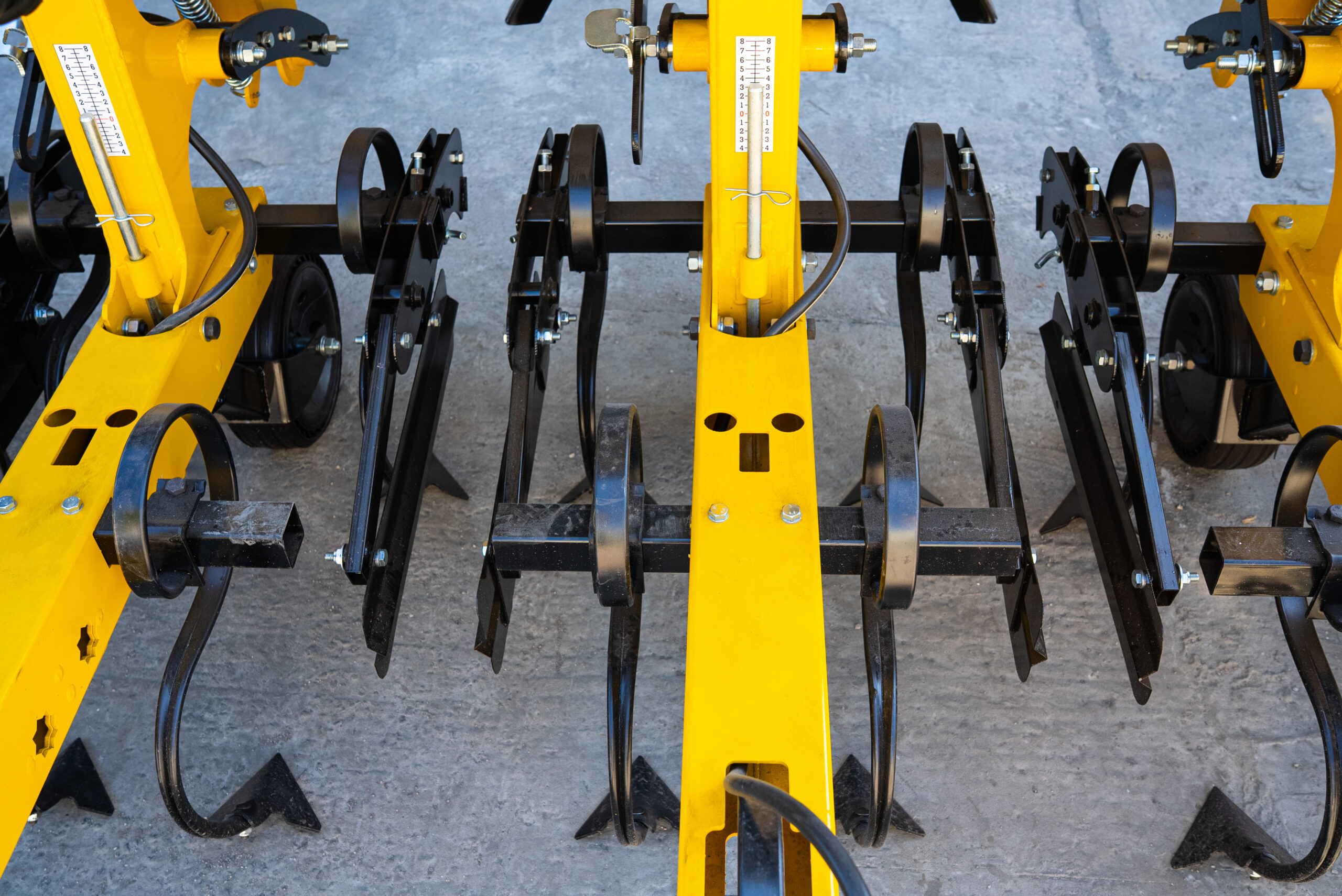 Прополочный культиватор General КРН 5.6м с бочкой для жидких удобрений Прополочный культиватор General КРН 5.6м с бочкой для жидких удобрений