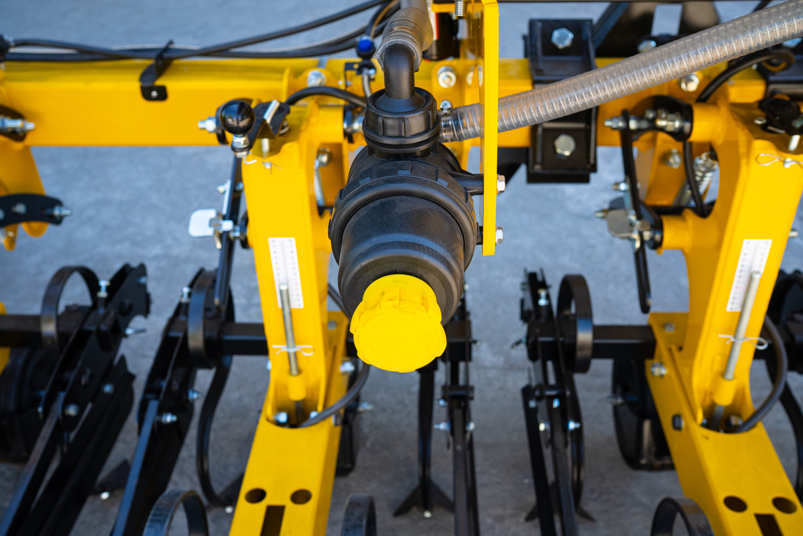 Прополочный культиватор General КРН 5.6м с бочкой для жидких удобрений Прополочный культиватор General КРН 5.6м с бочкой для жидких удобрений