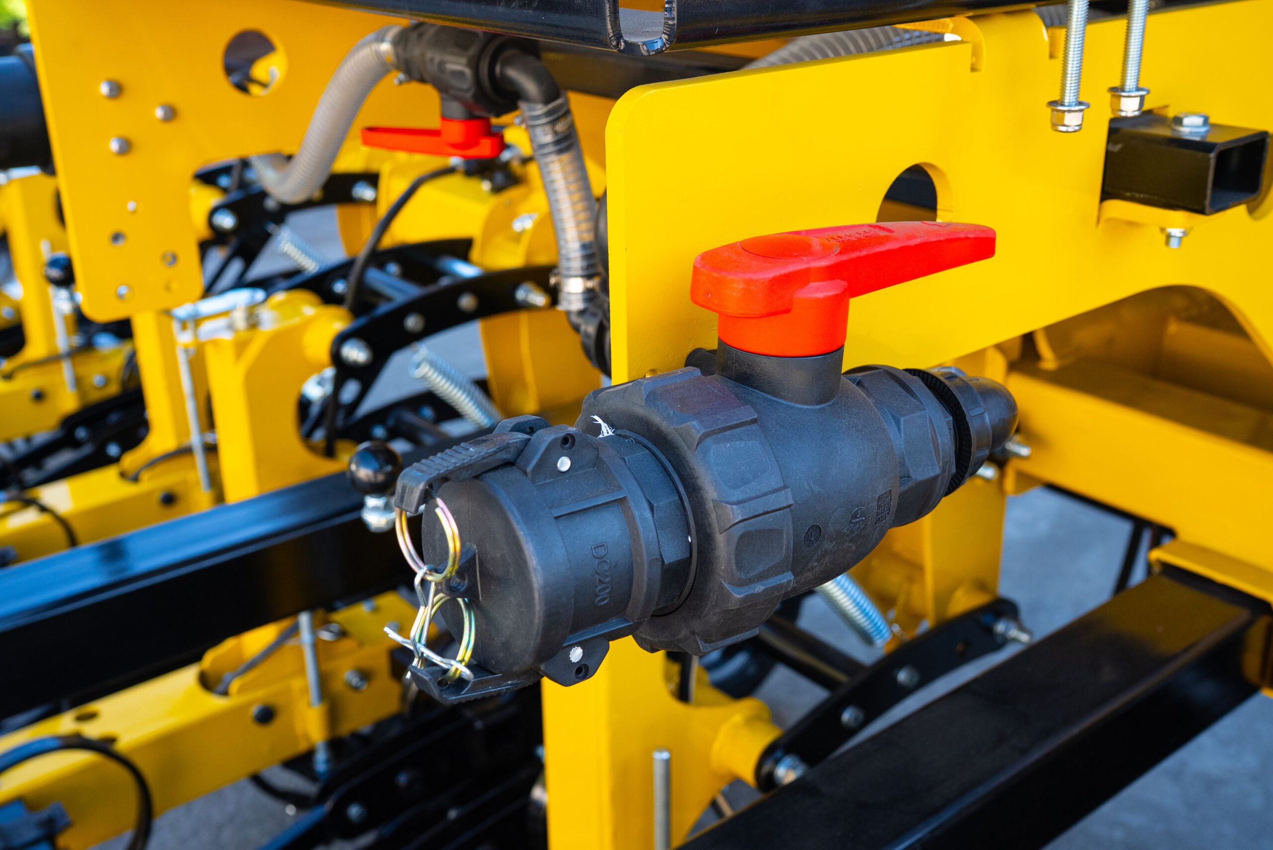 Прополочный культиватор General КРН 5.6м с бочкой для жидких удобрений Прополочный культиватор General КРН 5.6м с бочкой для жидких удобрений